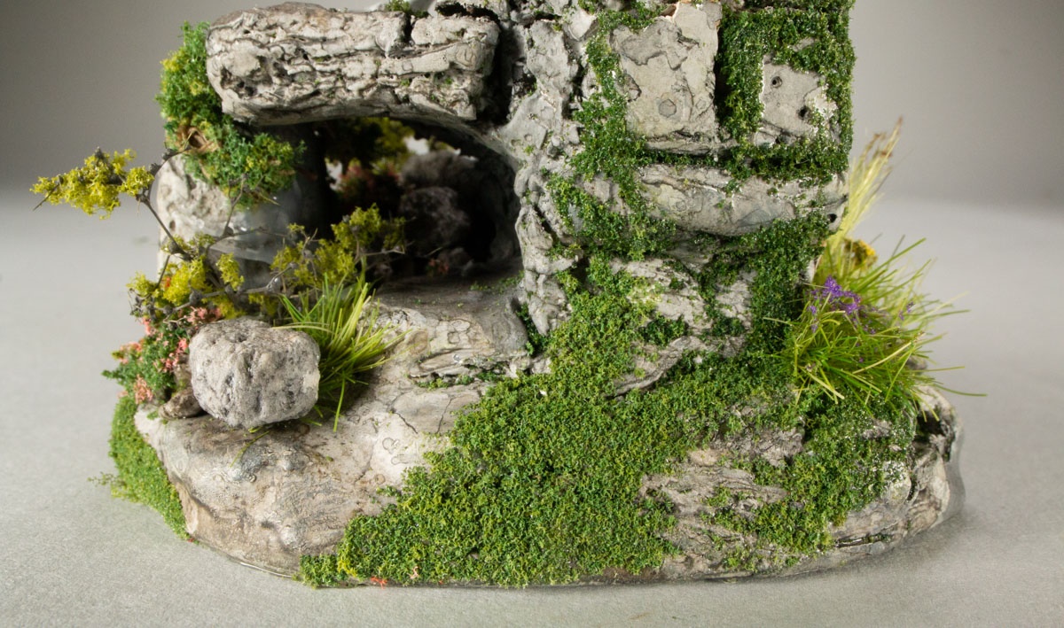 Summer Grass -  Summer Grass is pre-blended and easy to apply on your terrain feature, miniature base or gaming board